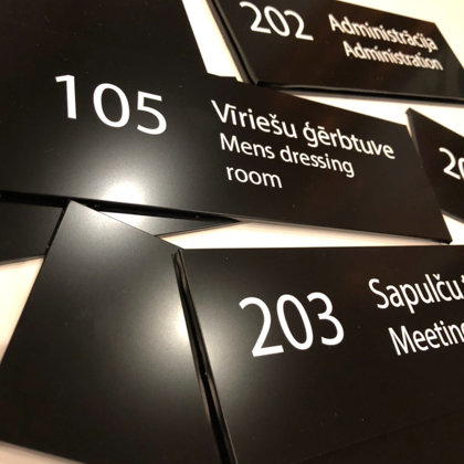 Informatīvo plāksnīšu izgatavošana