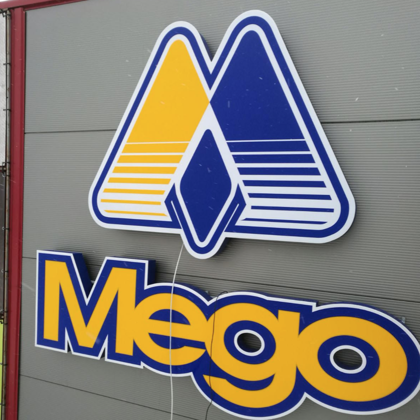 Gaismas reklāmas montāža