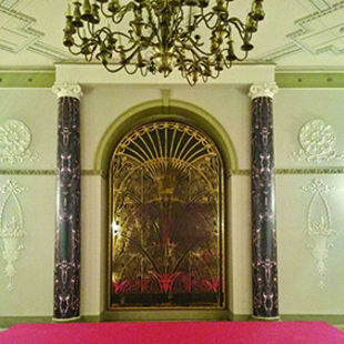 Aplīmētas kolonnas, ploterēta zelta plēve