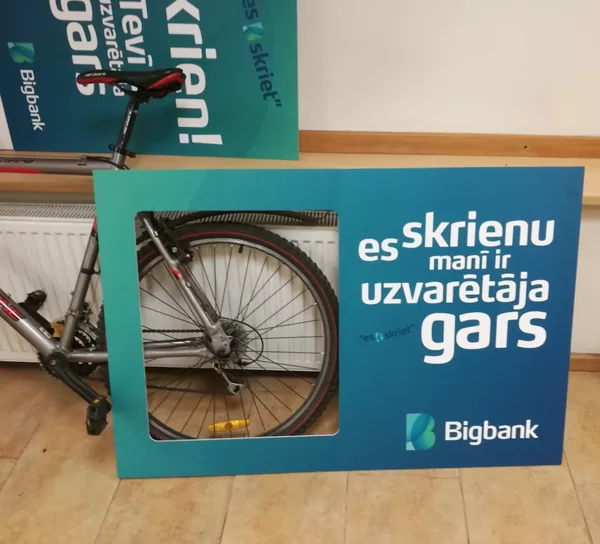 Plastikātu apdruka un izgriešana